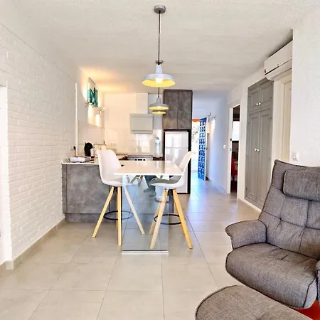 Apartment Paradise By The Sea